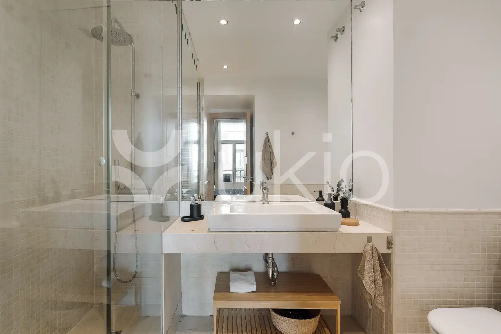 Bathroom of Apartments for rent in Madrid  with Air Conditioner, Heating and Furnished