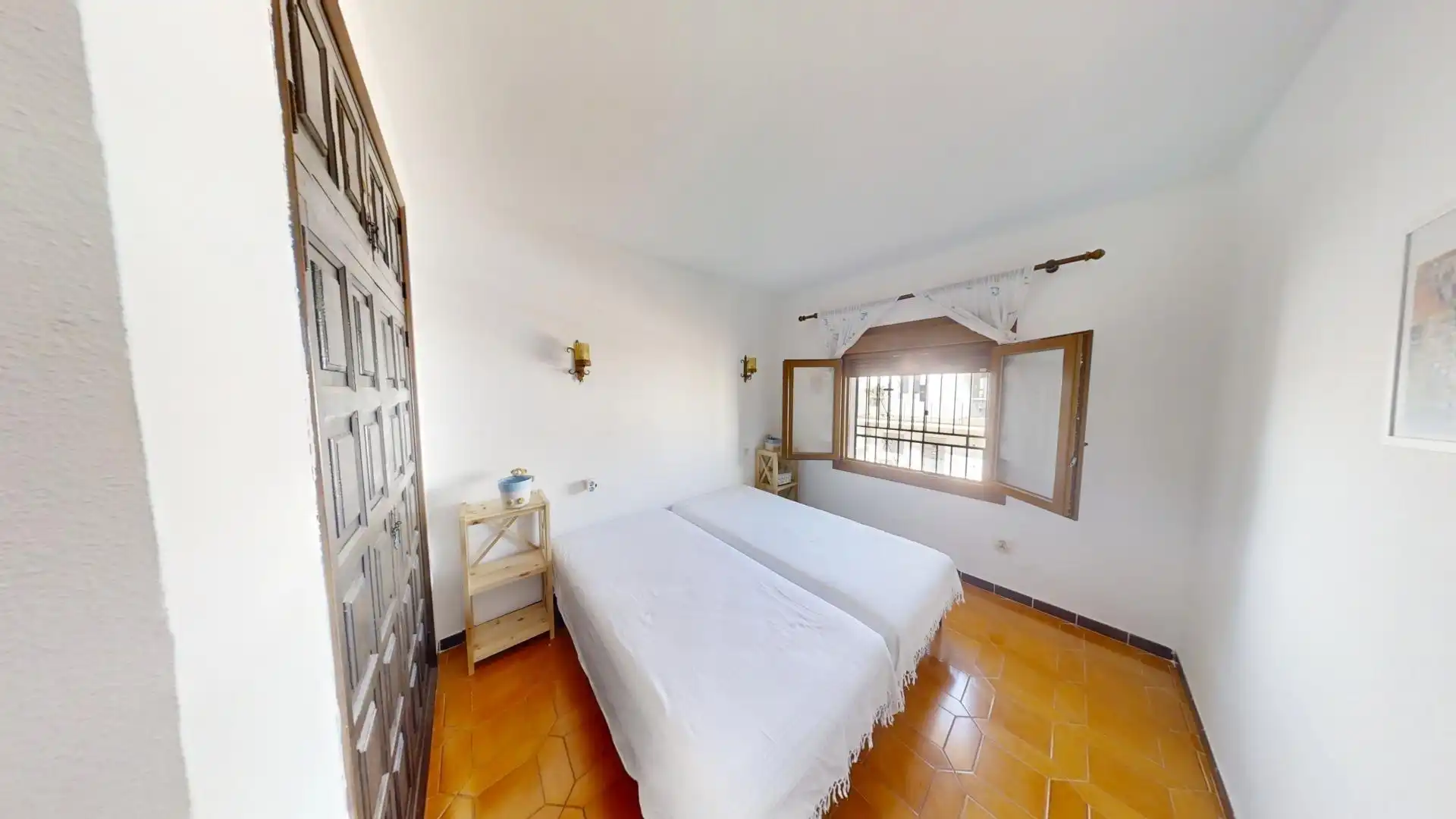 Dormitori de Apartament en venda en Empuriabrava amb Jardí privat, Terrassa i Moblat