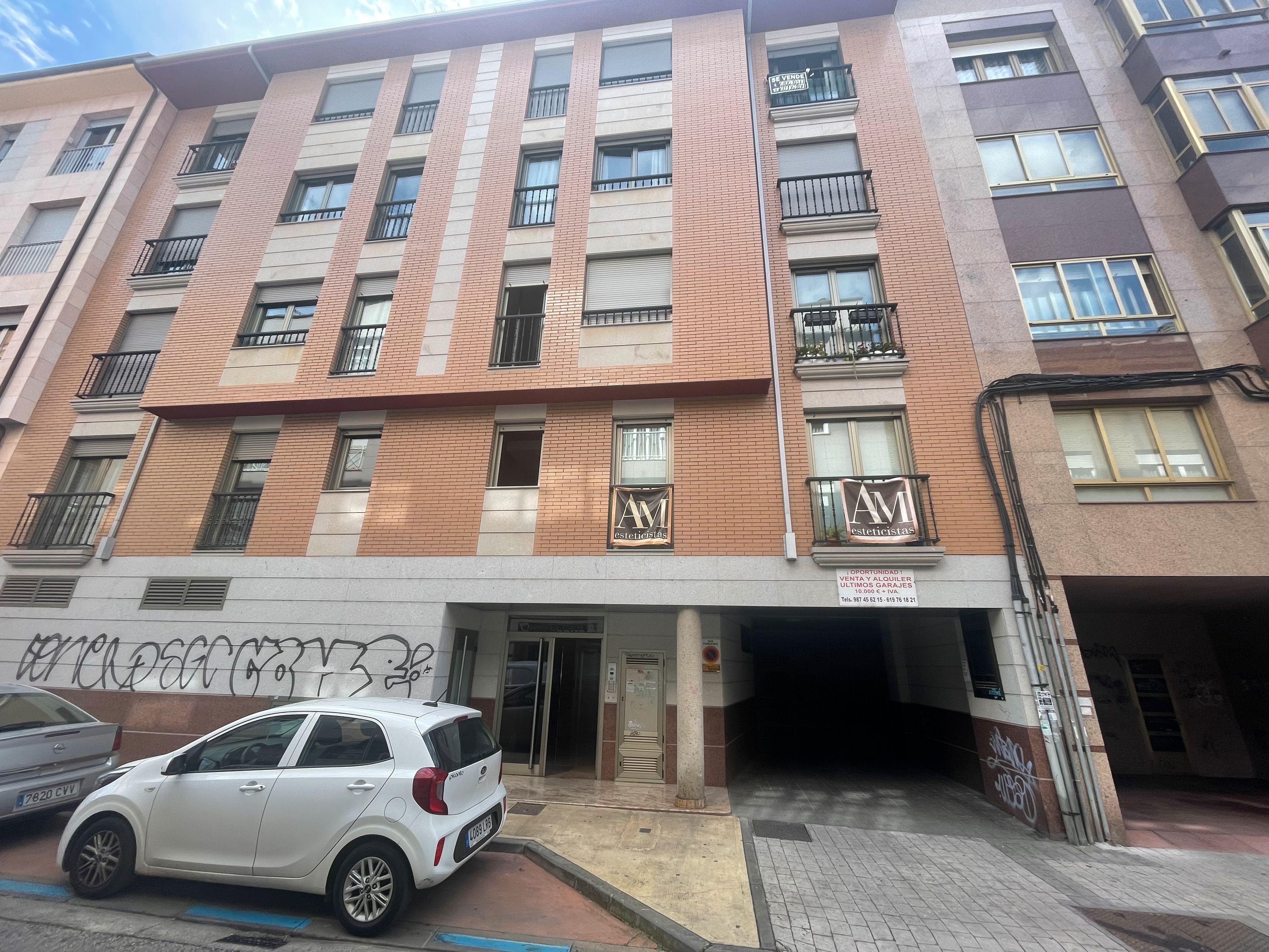 Vista exterior de Garatge en venda en Ponferrada