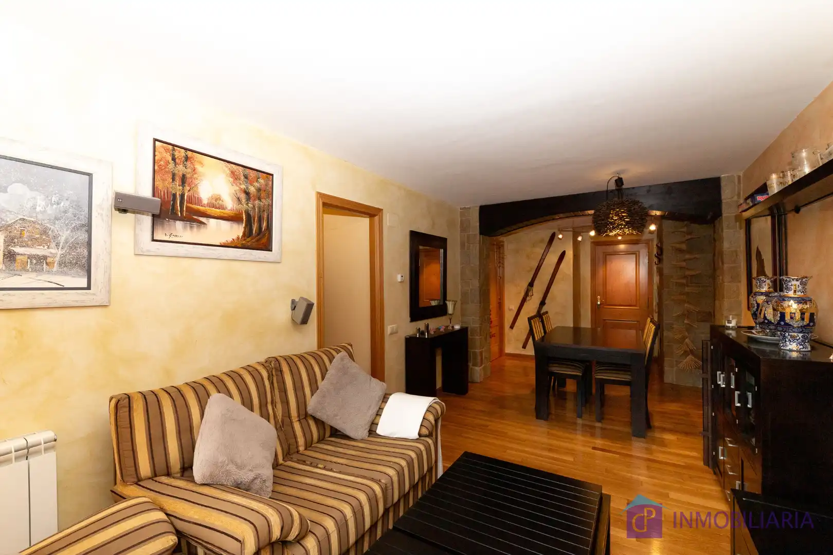 Wohnzimmer von Wohnung zum Verkauf in Benasque mit Heizung, Parkett und Terrasse