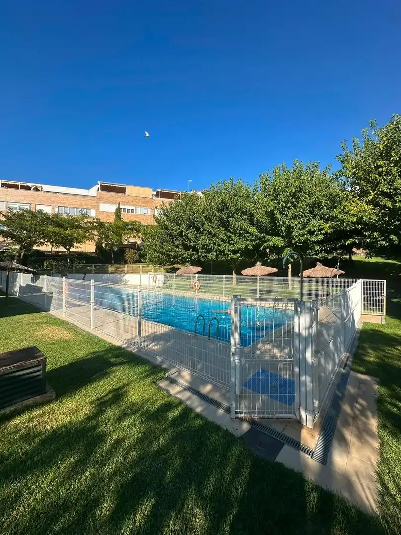 Piscina de Casa o xalet en venda en Cáceres amb Aire condicionat, Calefacció i Jardí privat