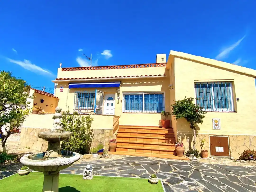 Exterior view of Flat for sale in Roses  with Air Conditioner