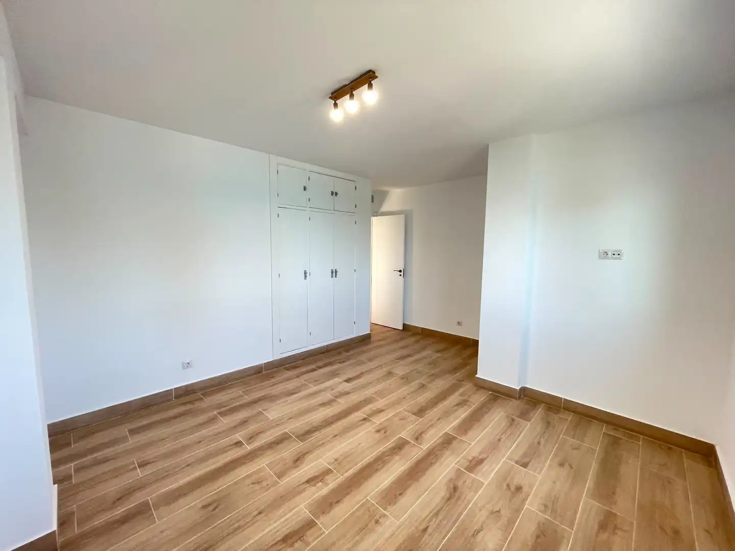 Bedroom of Flat for rent in Málaga  with Air Conditioner, Terrace and Balcony