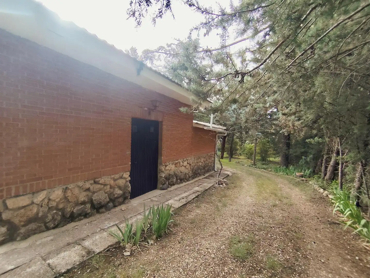 Vista exterior de Casa o xalet en venda en Hontoba amb Calefacció