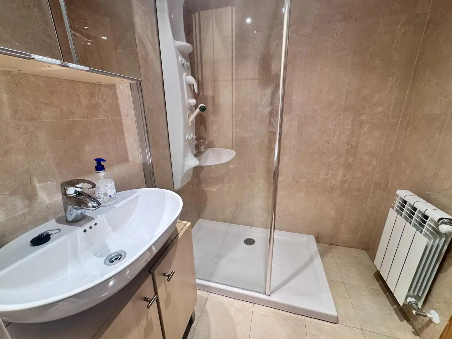 Baño de Estudio de alquiler en Oviedo  con Calefacción y Amueblado
