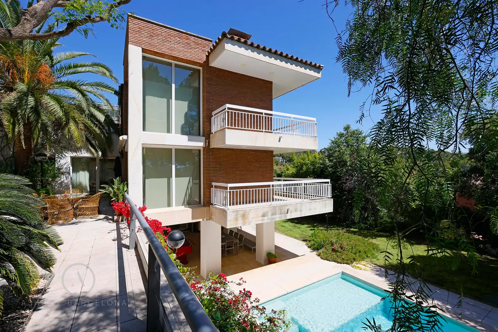 Vista exterior de Casa o xalet en venda en Castelldefels amb Aire condicionat, Calefacció i Jardí privat