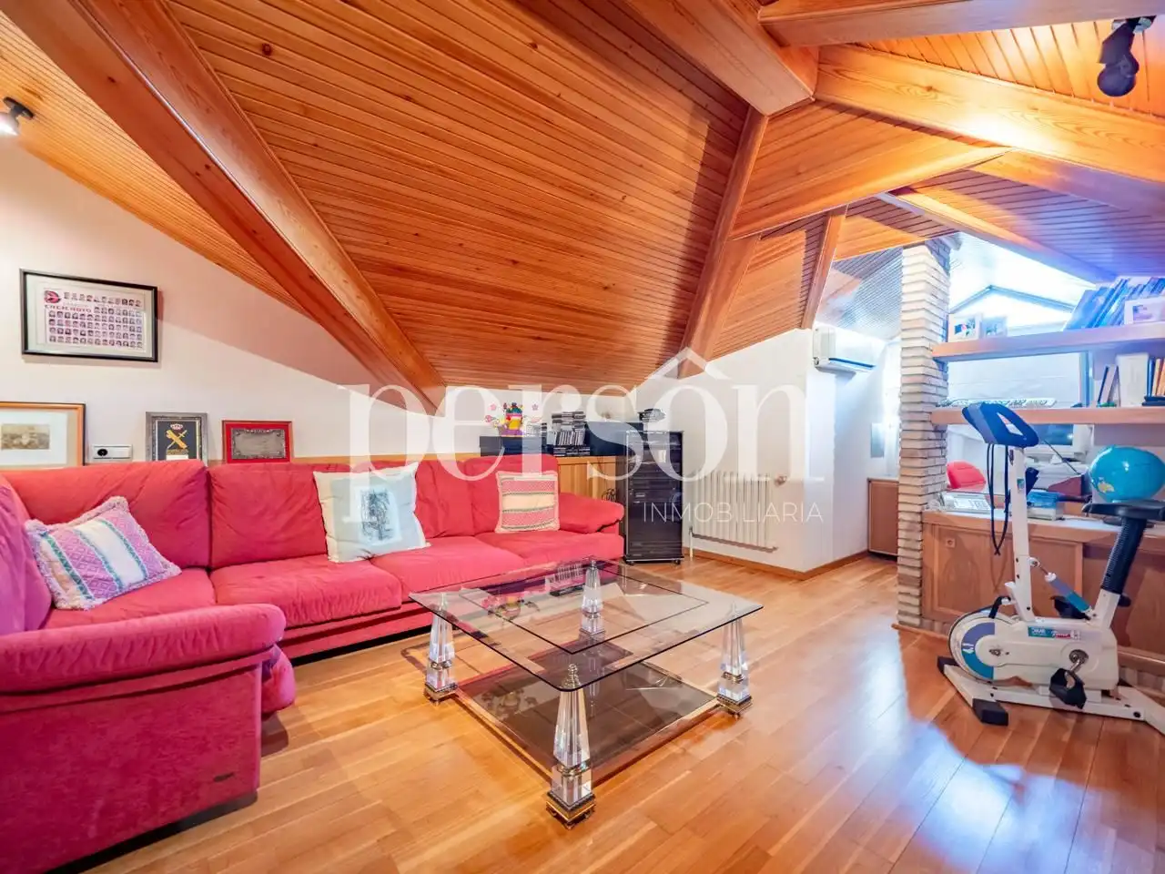 Sala d'estar de Casa o xalet en venda en Chiva amb Aire condicionat, Calefacció i Jardí privat