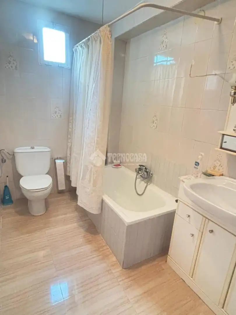 Bathroom of Commercial properties for sale in Jódar