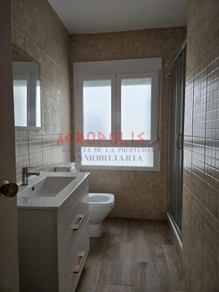 Baño de Piso en venta en León Capital  con Calefacción