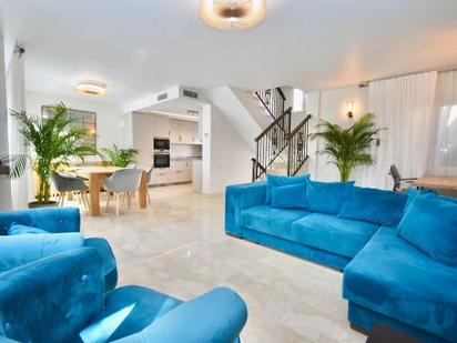 Living room of Single-family semi-detached for sale in Marbella  with Air Conditioner