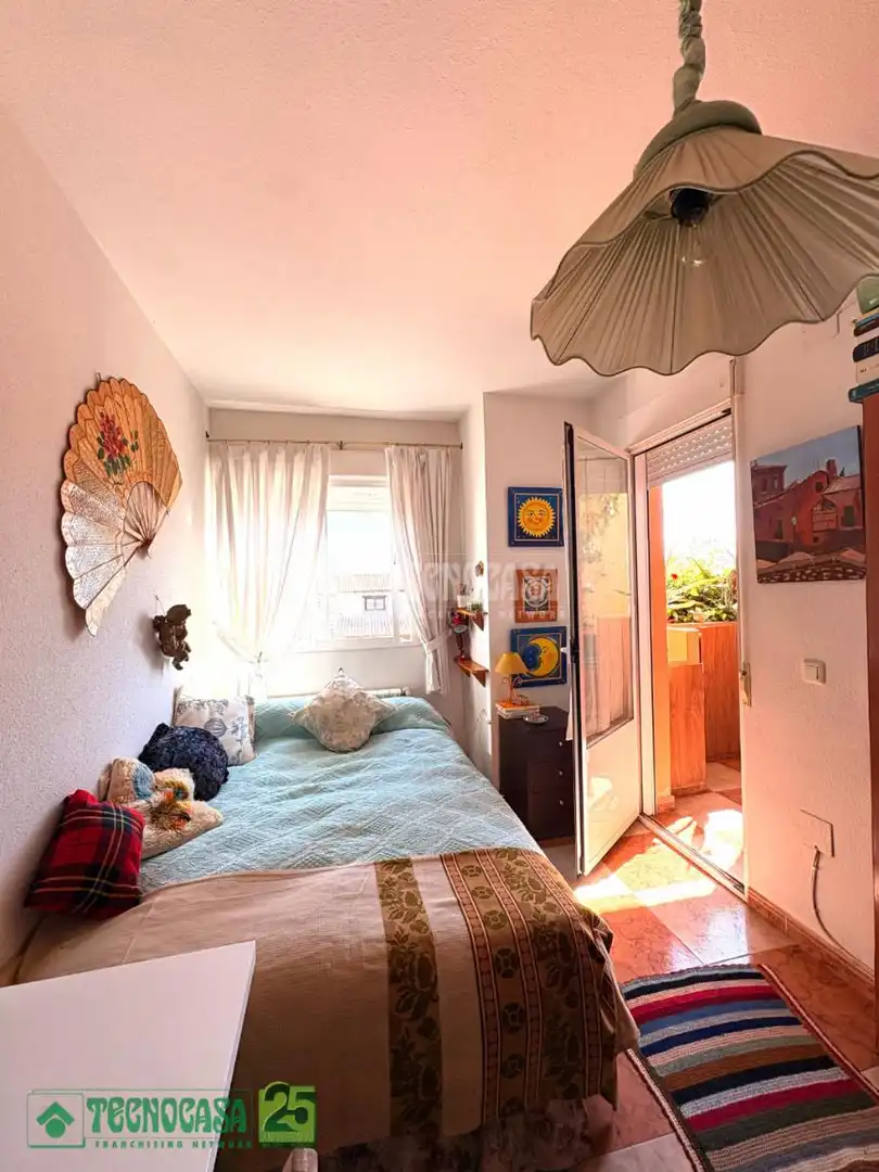 Habitación de Casa adosada en venta en Lillo con Calefacción