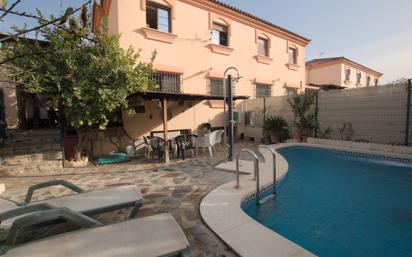 Piscina de Casa adosada en venda en Alhaurín de la Torre amb Jardí privat, Terrassa i Piscina comunitària