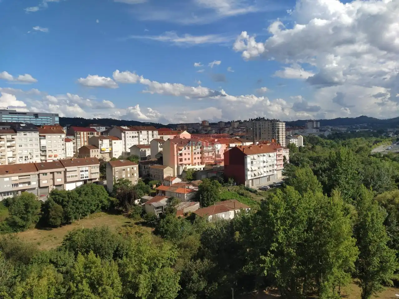 Vista exterior de Estudi en venda en Ourense Capital  amb Calefacció i Balcó