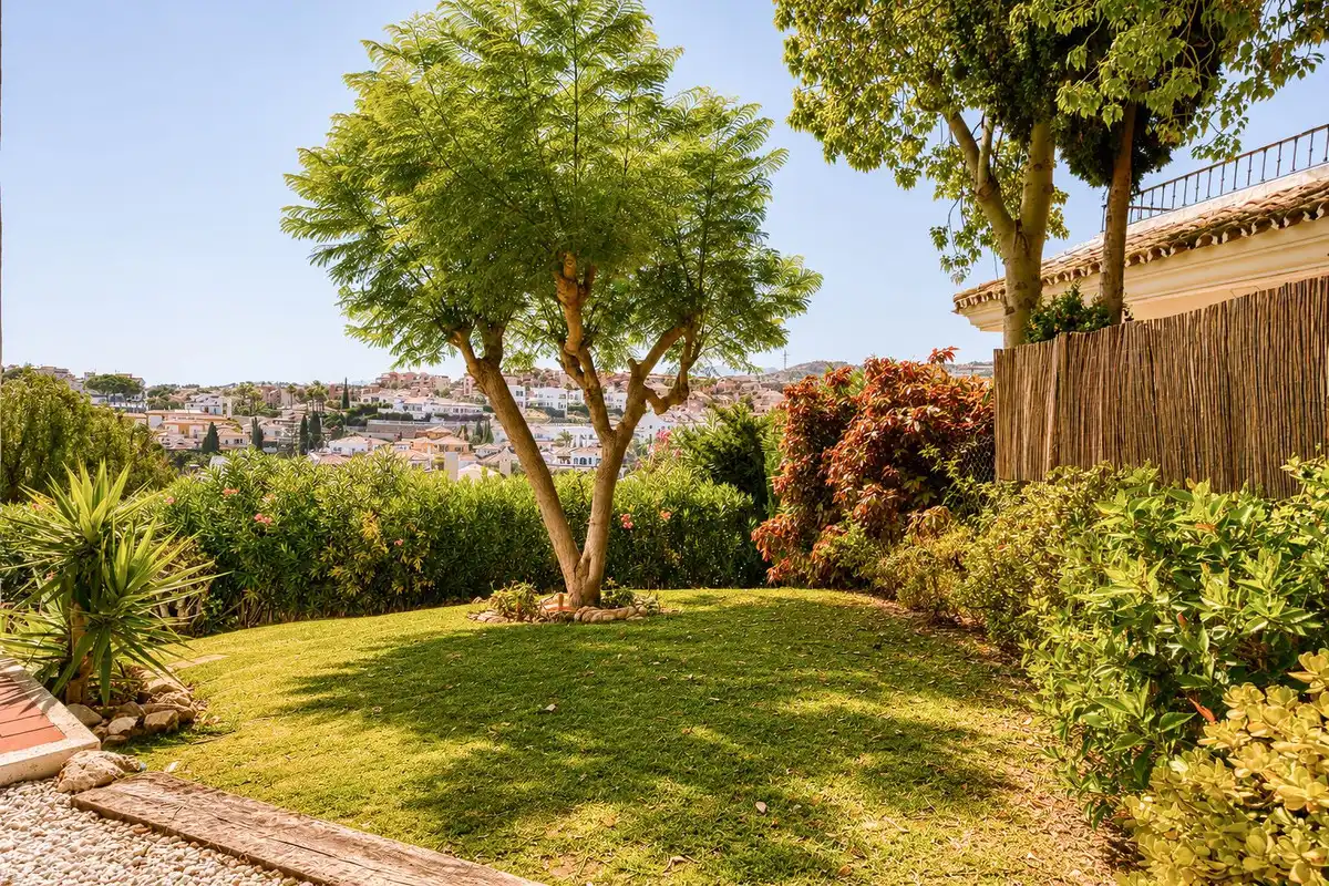 Jardín de Planta baja en venta en Mijas con Terraza y Piscina comunitaria
