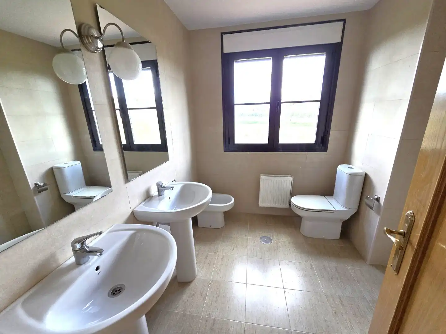 Baño de Casa adosada en venta en Cardeñadijo con Calefacción, Jardín privado y Terraza