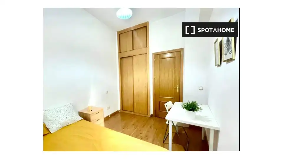Bedroom of Flat for rent in Madrid  with Air Conditioner, Heating and Furnished