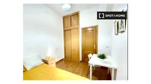 Photo 3 of Flat for rent in Valdeacederas, Madrid Capital