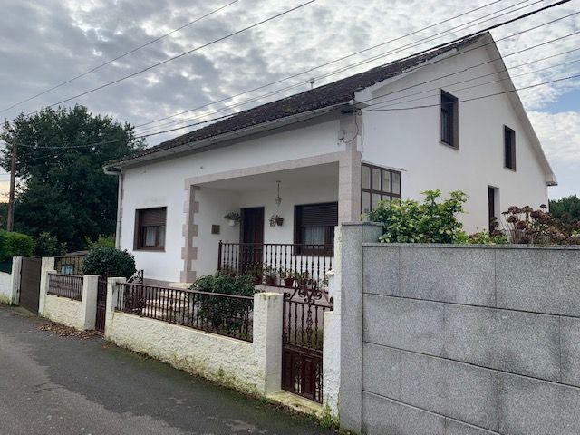 Exterior view of House or chalet for sale in Cambados  with Heating, Private garden and Storage room