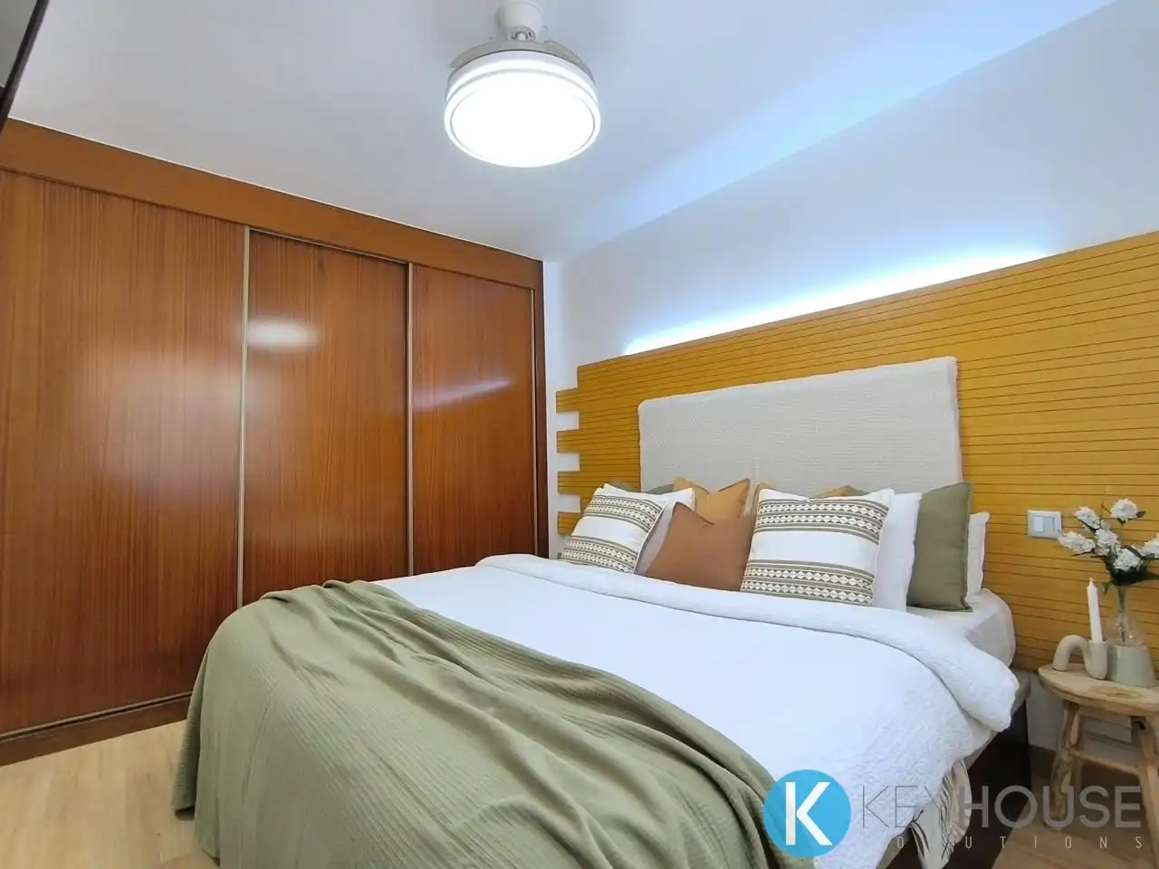 Habitación de Casa adosada en venta en Villalbilla con Aire acondicionado, Calefacción y Jardín privado