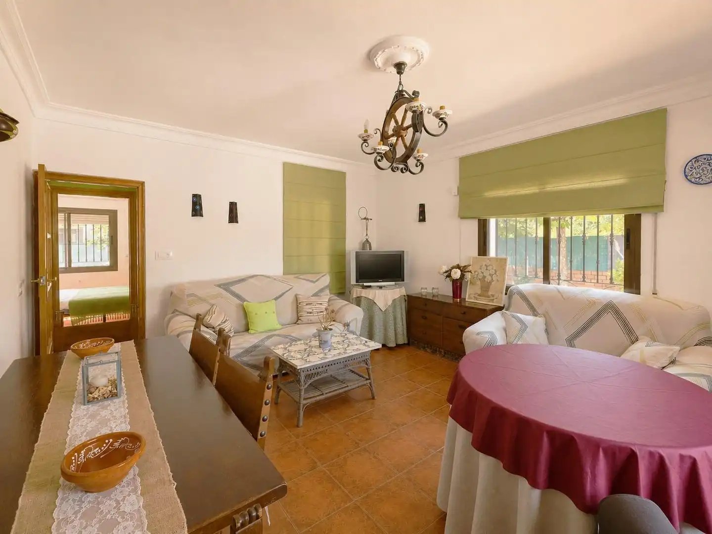 Sala de estar de Casa o chalet en venta en Casas del Castañar con Jardín privado, Trastero y Piscina