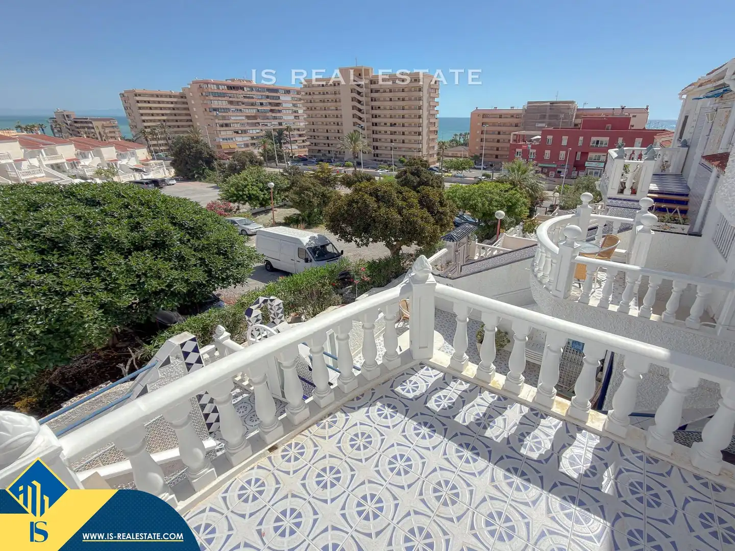 Casa amb terrassa en venda a La Mata