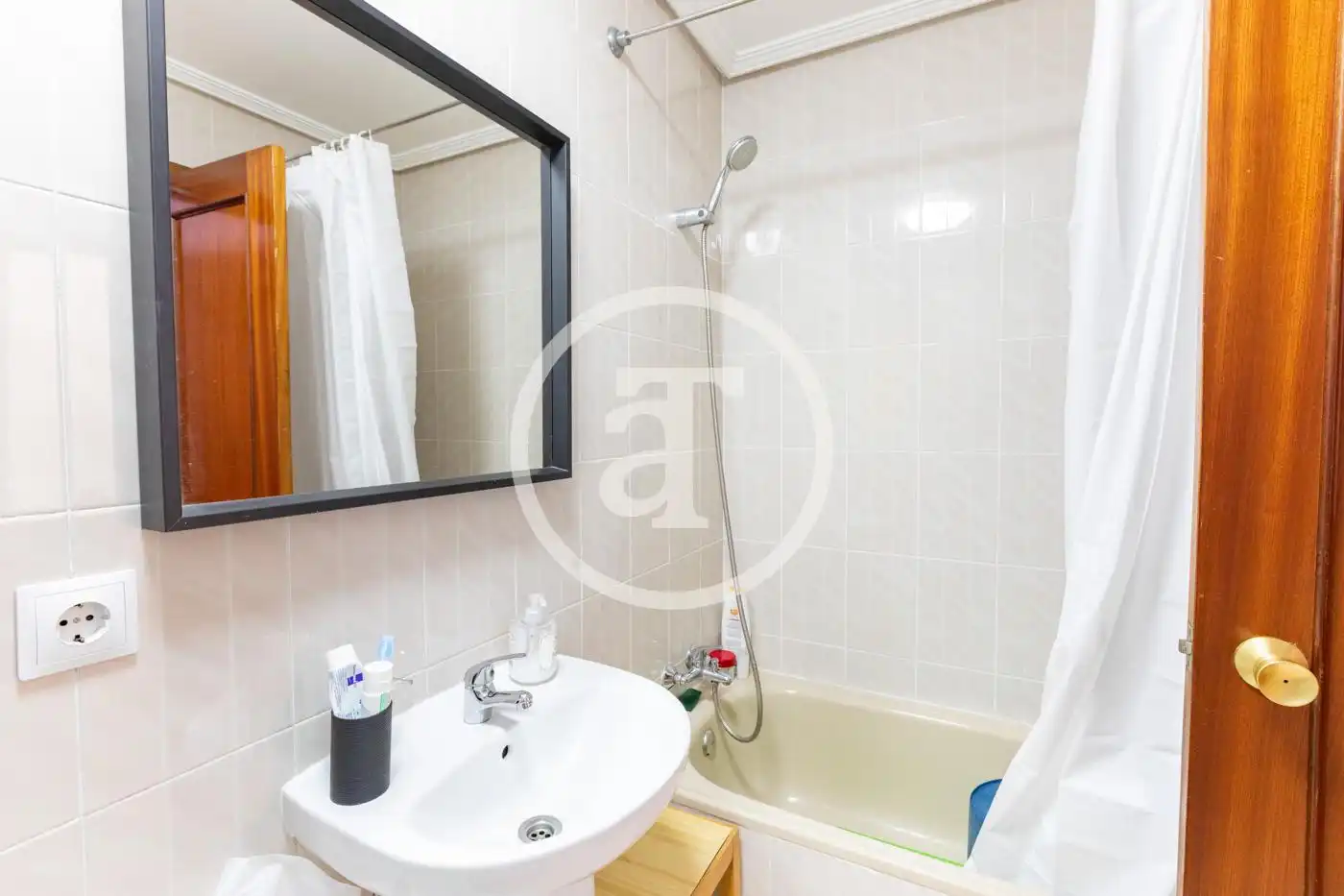 Appartamento con ascensore in affitto a Calle de la Reina, imagen 25