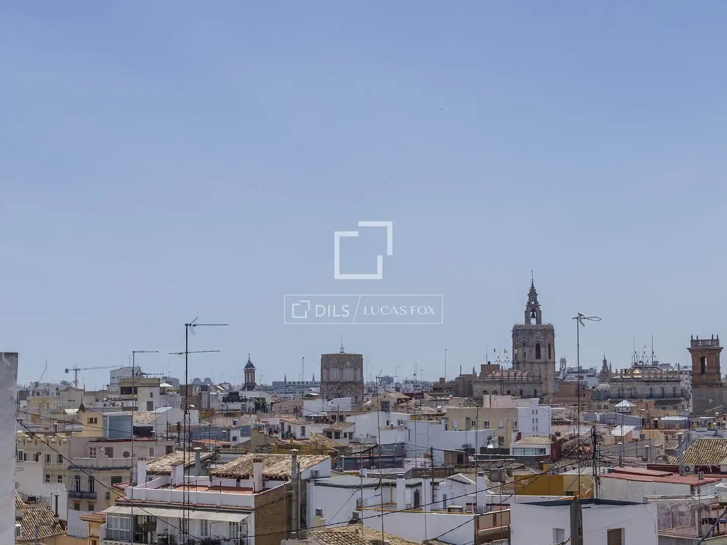 Exterior view of Attic for rent in Valencia  with Air Conditioner, Heating and Parquet flooring