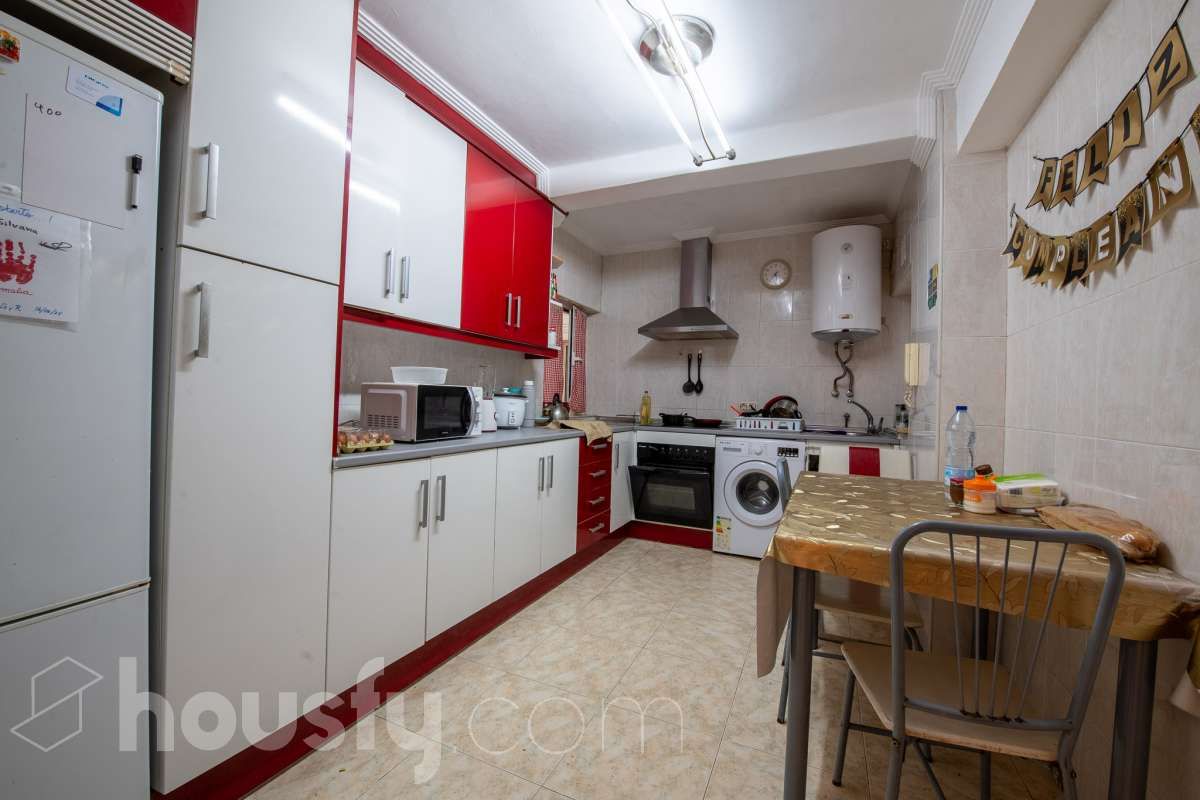 Kitchen of Flat for sale in Oviedo   with Heating, Parquet flooring and Furnished