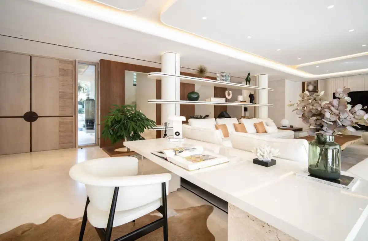 Sala de estar de Casa o chalet en venta en Marbella con Aire acondicionado, Jardín privado y Terraza