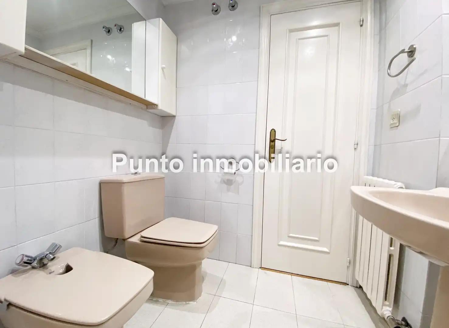 Baño de Piso de alquiler en Valladolid con Aire acondicionado, Calefacción y Parquet