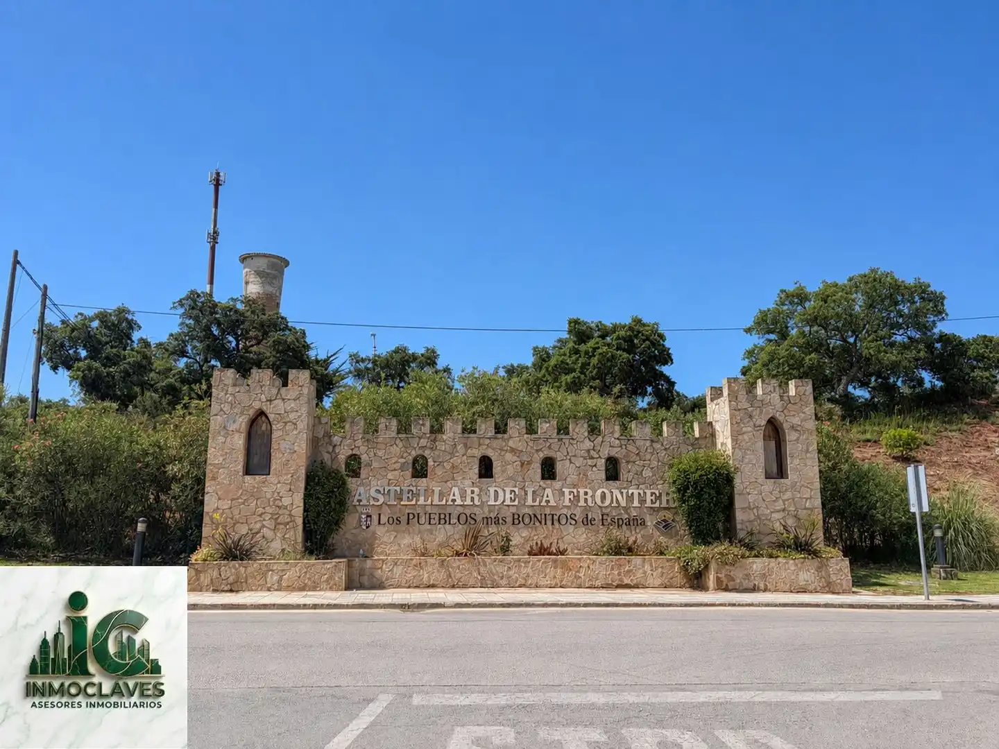 Vista exterior de Casa adosada en venta en Castellar de la Frontera con Jardín privado