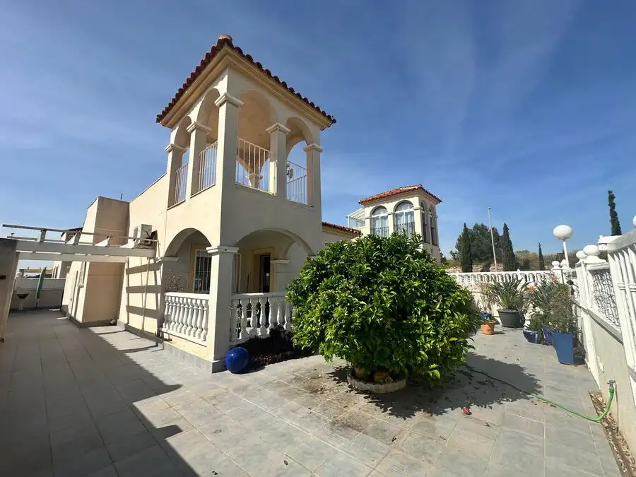 Haus zum Verkauf in Los Montesinos