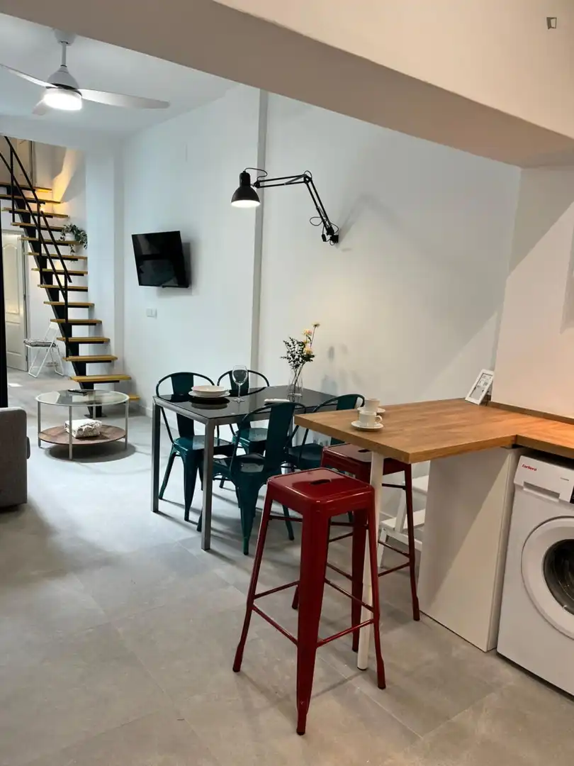 Menjador de Apartament de lloguer en Valencia amb Aire condicionat, Moblat i Forn