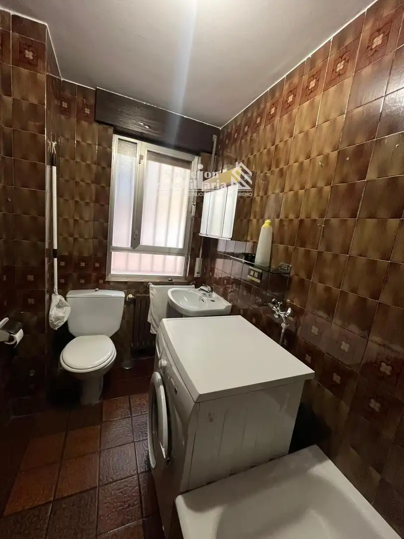 Bathroom of Flat for sale in Salamanca  with Heating, Terrace and Furnished