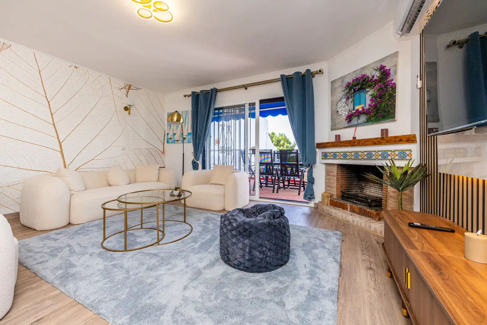 Sala d'estar de Casa adosada en venda en Mijas amb Aire condicionat, Terrassa i Traster