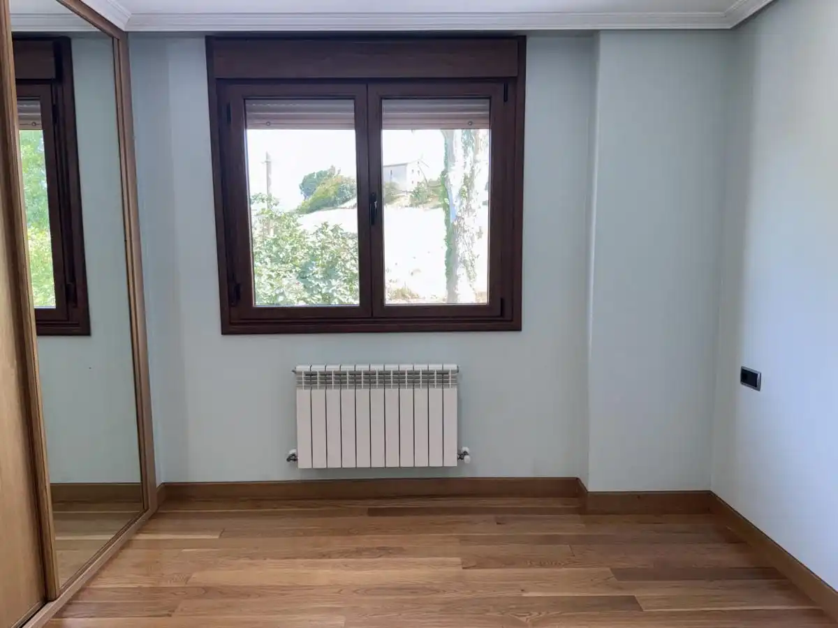 Dormitori de Casa o xalet en venda en Siero amb Calefacció, Jardí privat i Terrassa