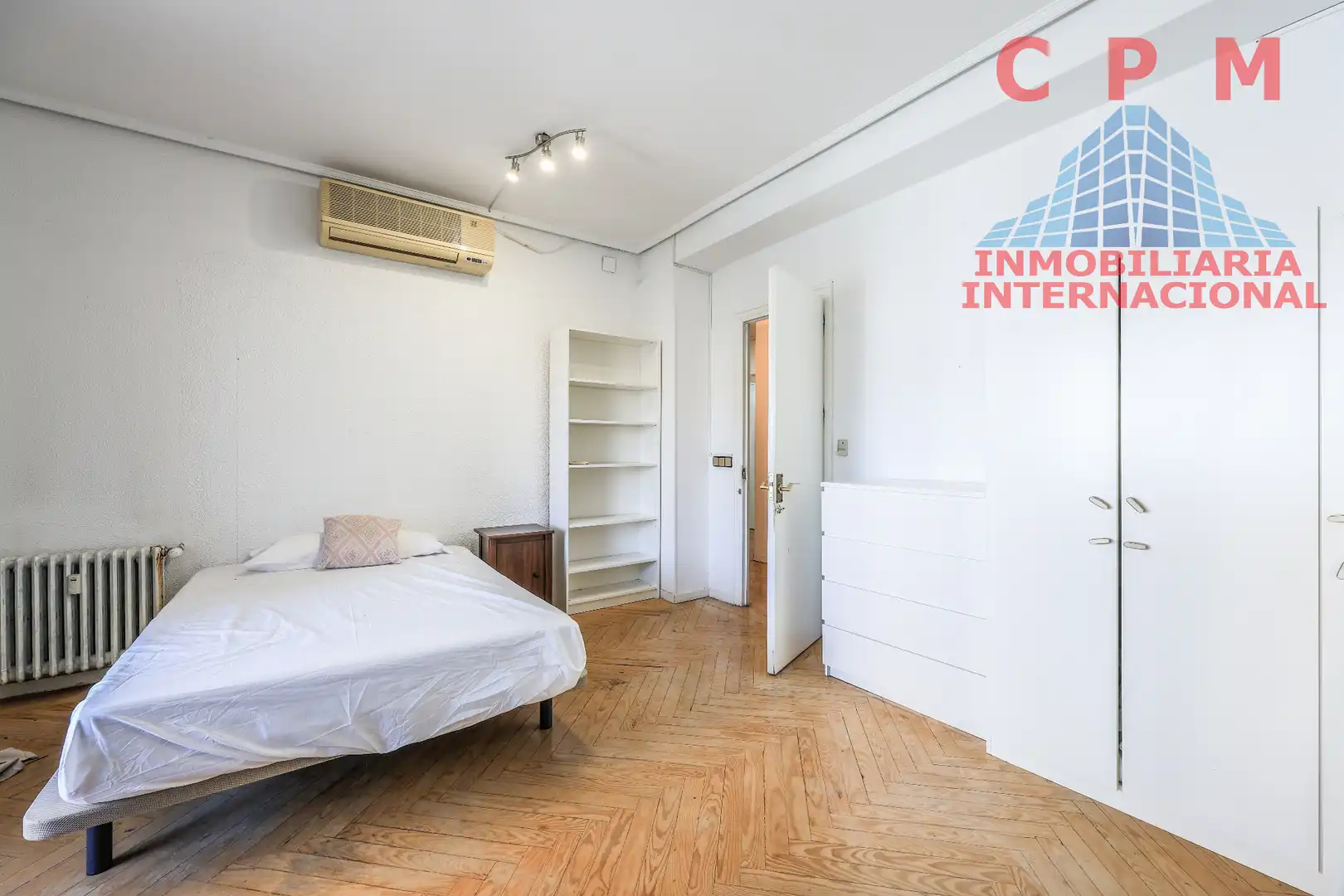 Schlafzimmer von Wohnung zur Miete in Madrid mit Klimaanlage, Heizung und Parkett