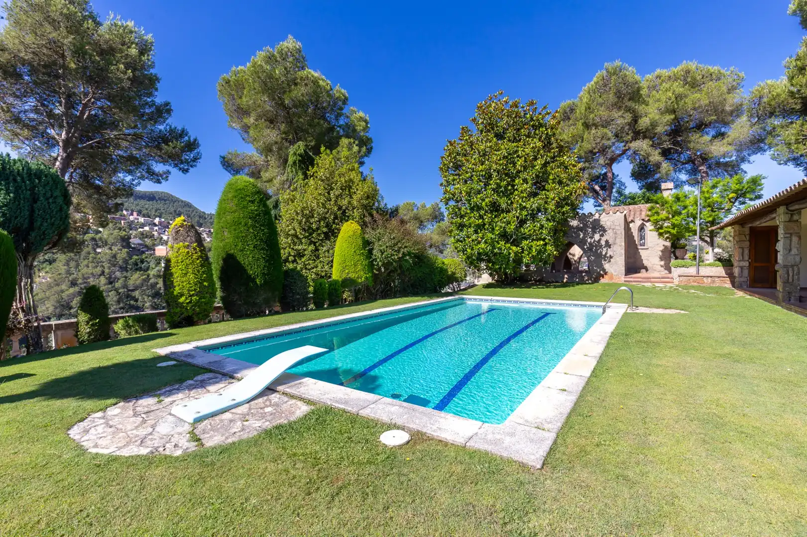 Piscina de Finca rústica en venda en Corbera de Llobregat amb Aire condicionat, Calefacció i Terrassa