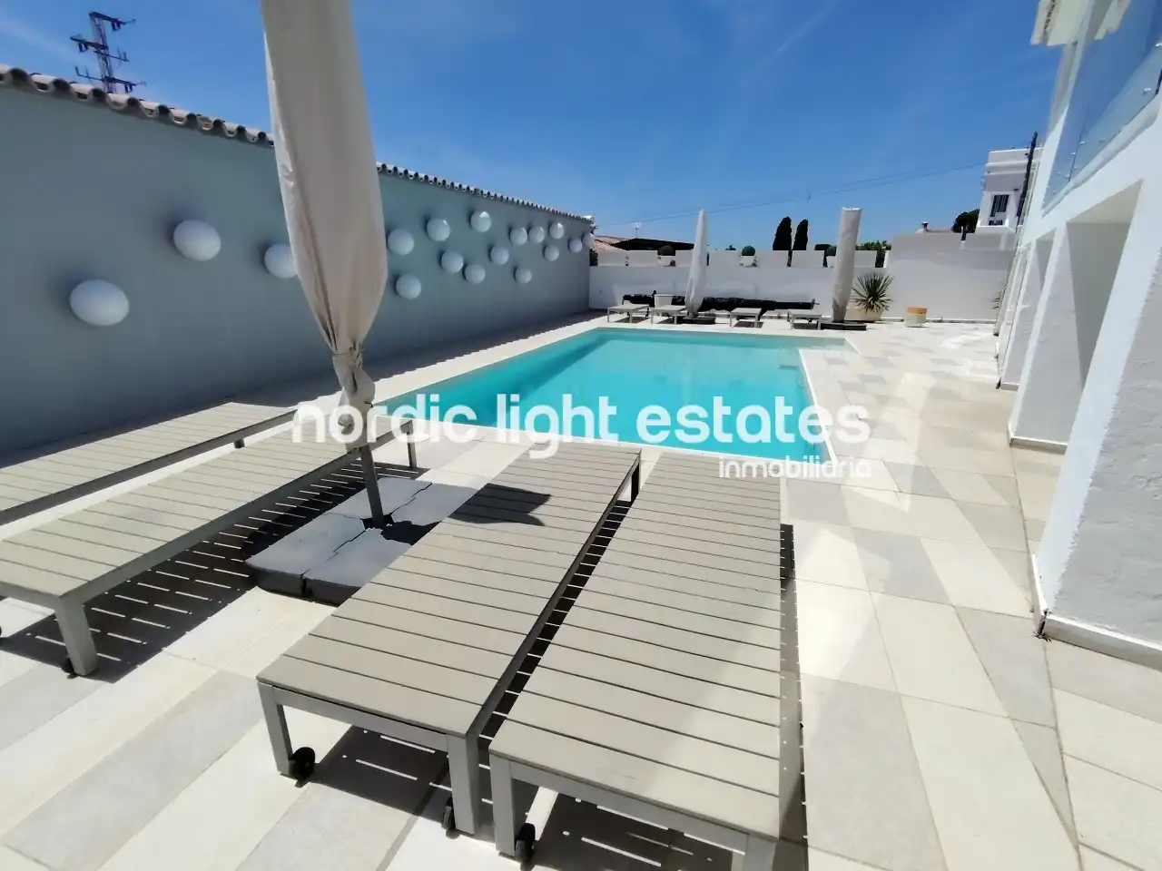 Vista exterior de Casa o chalet en venta en Nerja con Terraza y Piscina