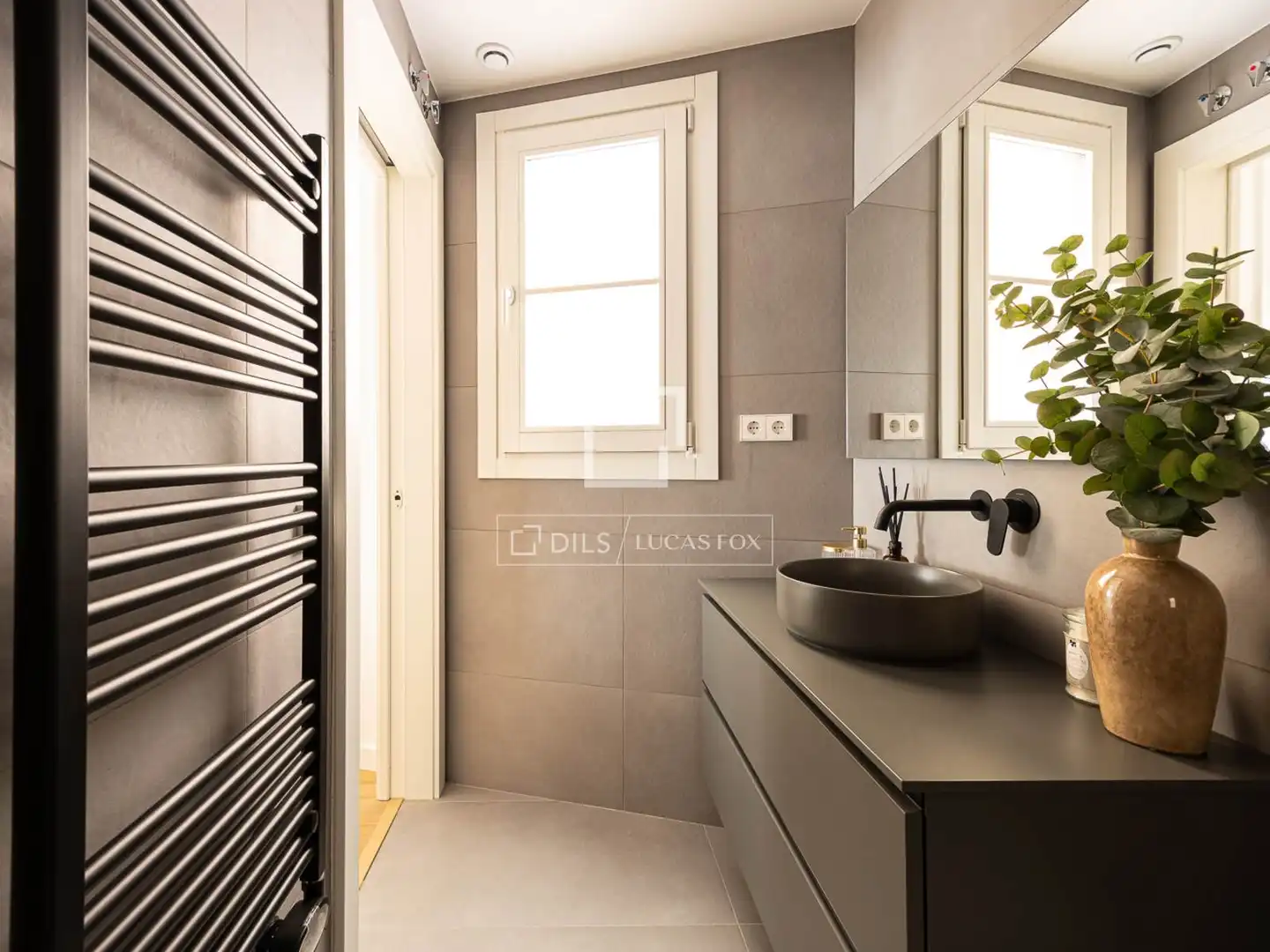 Bathroom of Flat for sale in Barcelona  with Air Conditioner, Terrace and Swimming Pool