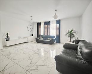 Sala d'estar de Pis en venda en San Miguel de Abona amb Moblat, Rentadora i Internet