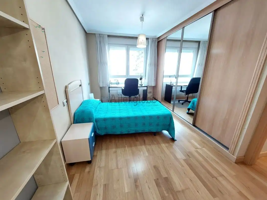 Flat with lift to rent in Calle Vicente Aleixandre, imagen 2
