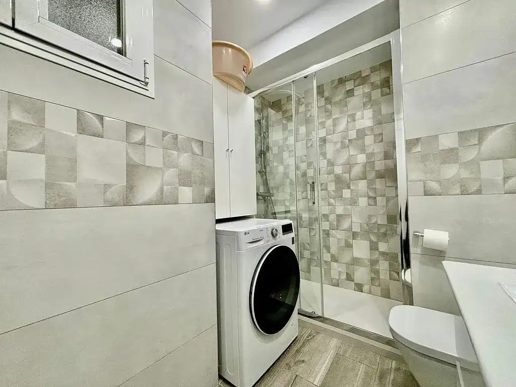 Baño de Piso de alquiler en Madrid con Aire acondicionado y Amueblado