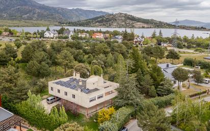 Vista exterior de Casa o xalet en venda en Navacerrada amb Terrassa, Piscina i Balcó