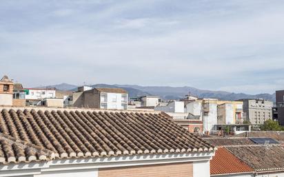 Vista exterior de Pis en venda en  Granada Capital amb Terrassa i Balcó