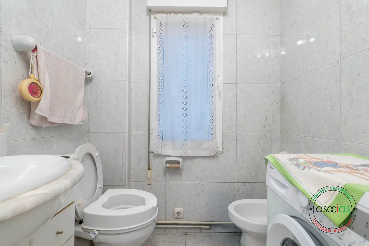 Badezimmer von Wohnung zum Verkauf in Gijón  mit Heizung und Balkon