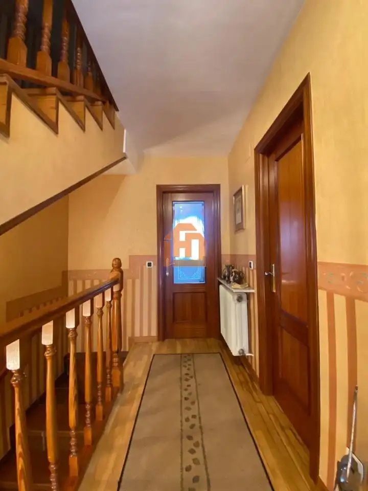 Casa adosada en venda en Sariegos amb Calefacció, Jardí privat i Parquet