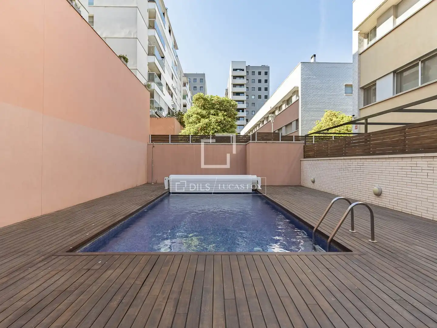 Swimming pool of Flat for sale in Barcelona  with Air Conditioner, Terrace and Storage room