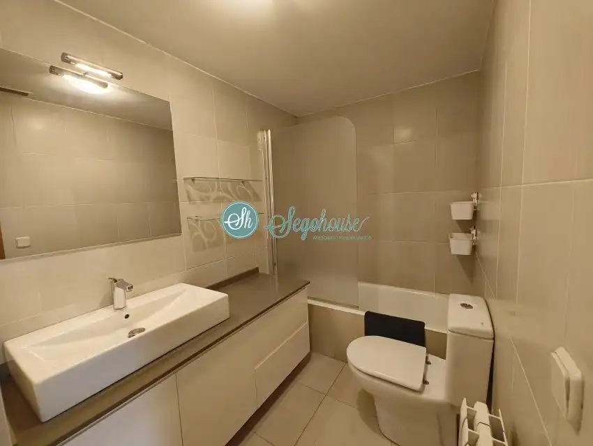 Baño de Piso en venta en Torrecaballeros con Calefacción y Internet