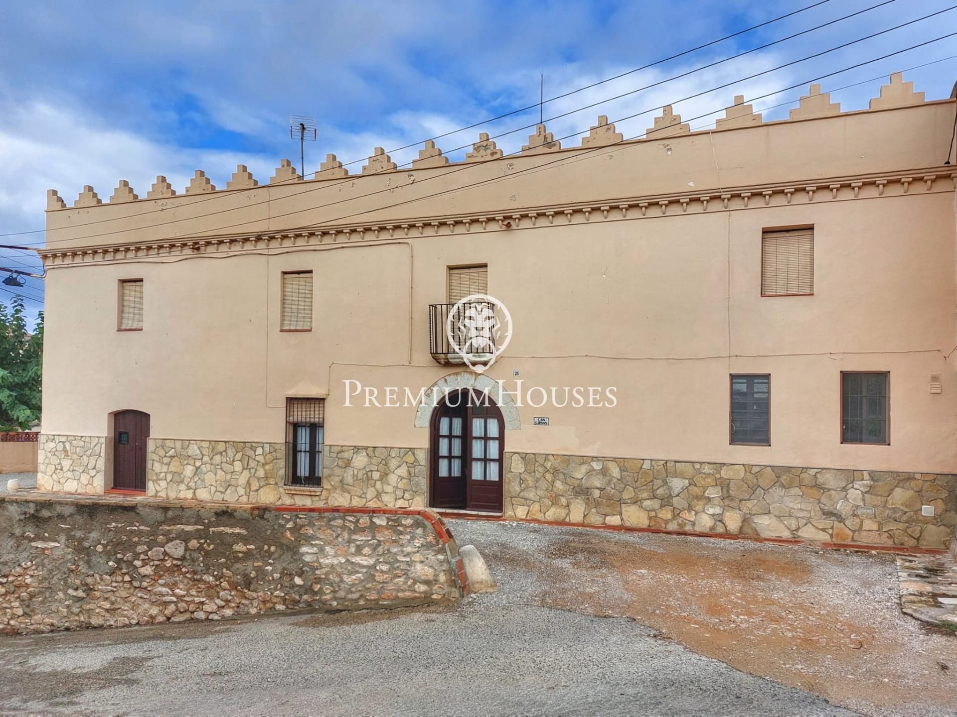 Vista exterior de Finca rústica en venda en Sant Pere de Ribes amb Calefacció, Jardí privat i Terrassa